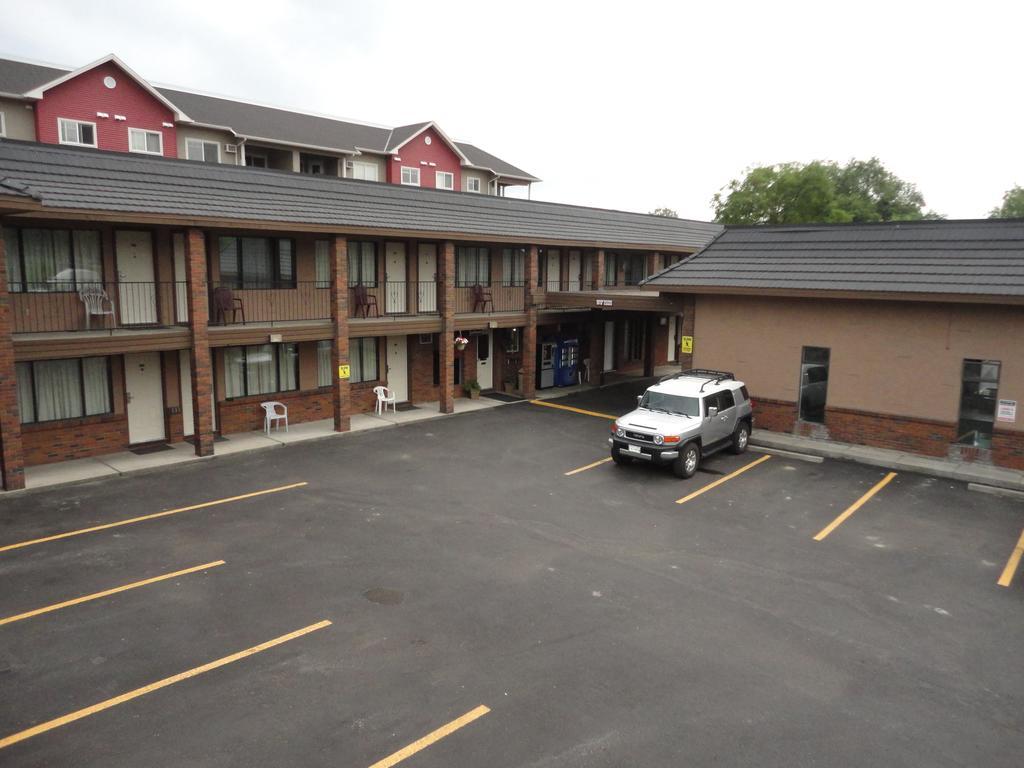 North Pointe Inn And Suites Kelowna Buitenkant foto