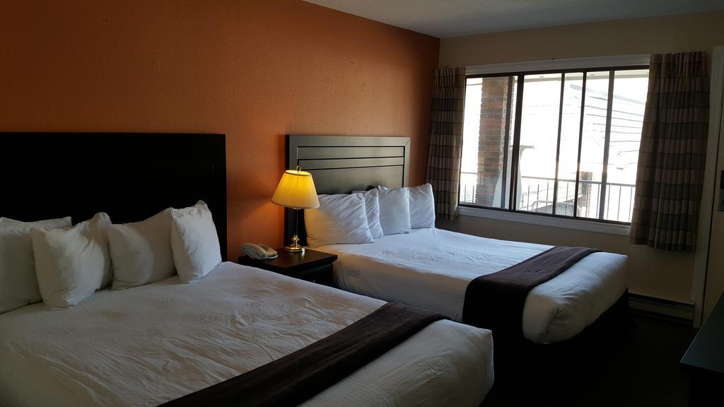 North Pointe Inn And Suites Kelowna Buitenkant foto