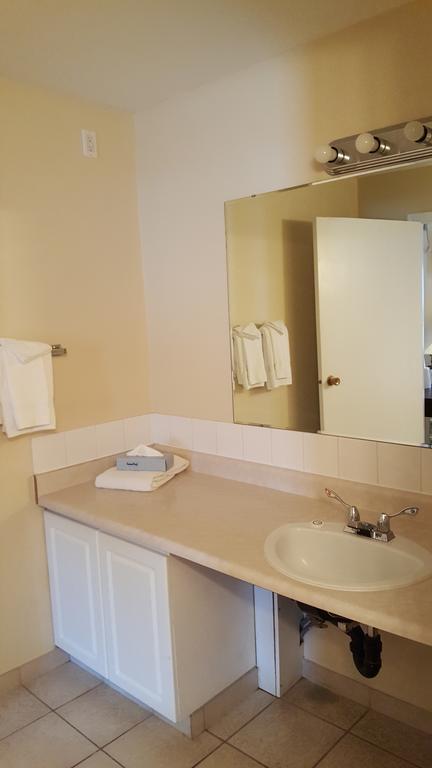 North Pointe Inn And Suites Kelowna Buitenkant foto