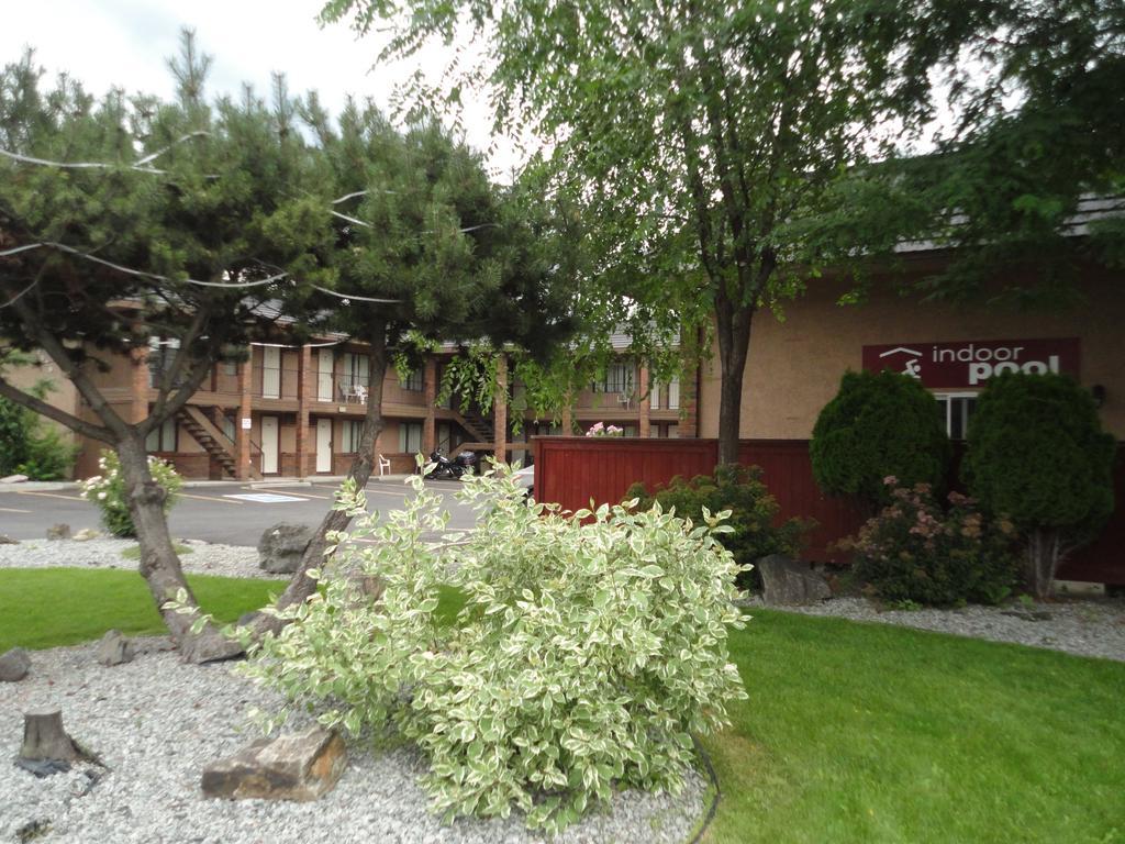 North Pointe Inn And Suites Kelowna Buitenkant foto